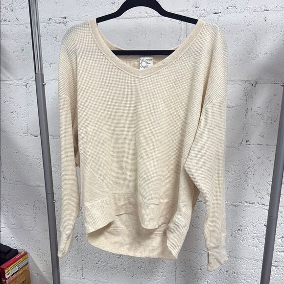 Cream Waffle Knit Sweater AERIE Size Medium - NWT - Long Sleeve Tee - Picture 1 of 4